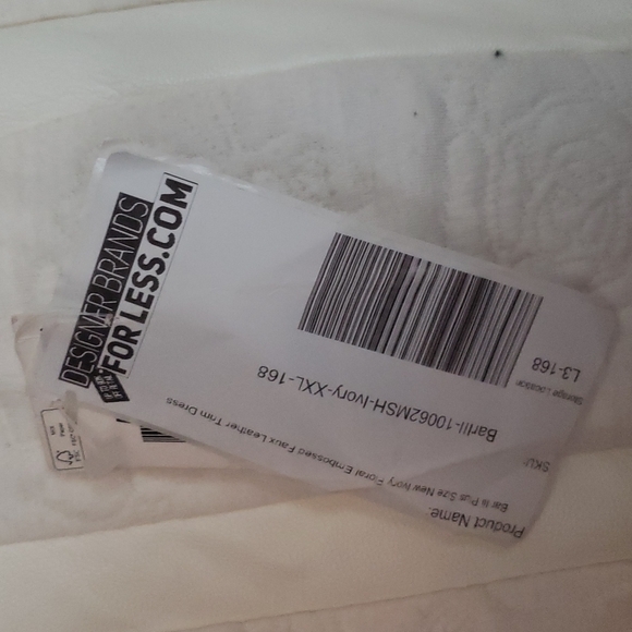 Beautiful fit and flare dress - Picture 6 of 7